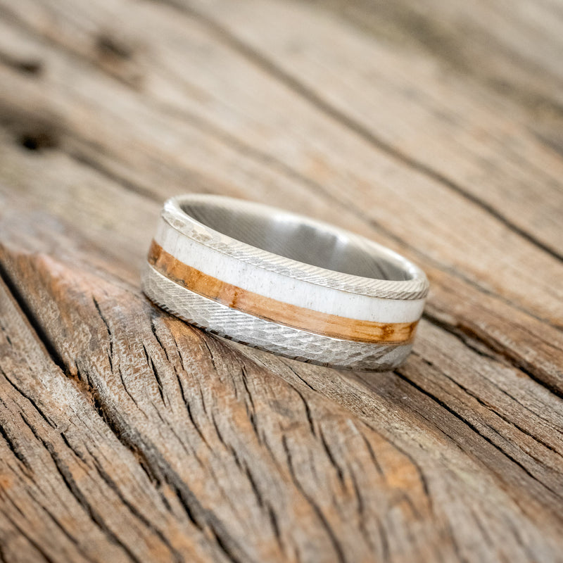 "TANNER" - WHISKEY BARREL OAK & ANTLER WEDDING BAND WITH A HAMMERED FINISH - DAMASCUS STEEL - SIZE 10 3/4-2