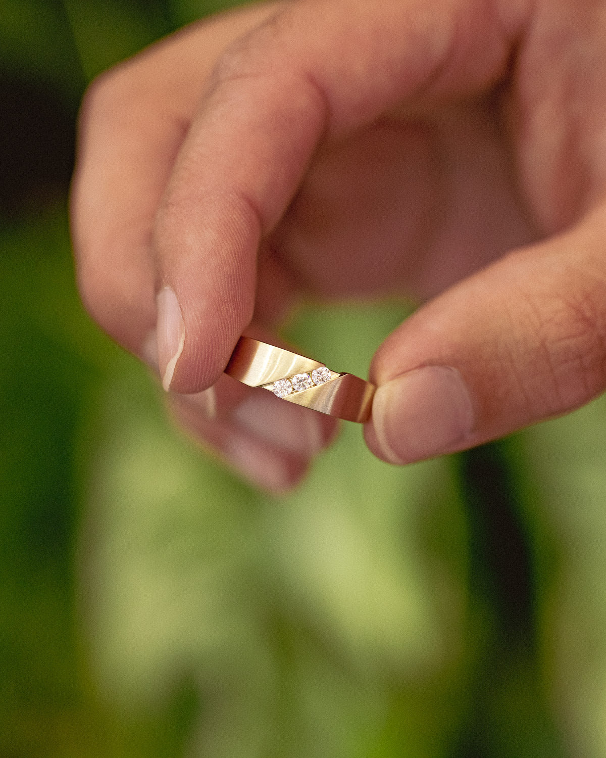 MEN'S ENGAGEMENT RING WITH THREE DIAMOND ACCENTS-8