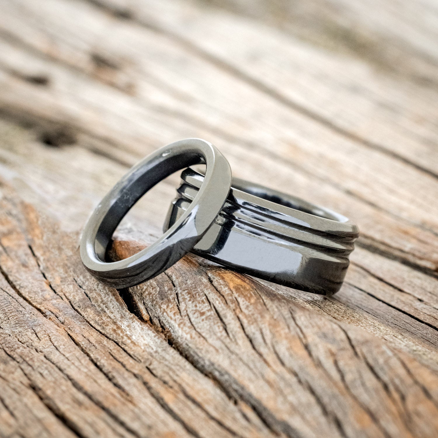 MATCHING SET OF SOLID METAL WEDDING BANDS WITH OFFSET CUT ETCHING-1