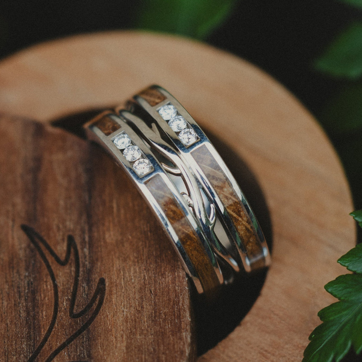 MEN'S "ARTEMIS" - WHISKEY BARREL OAK & DIAMOND WEDDING RING FEATURING A 14K GOLD BAND-4