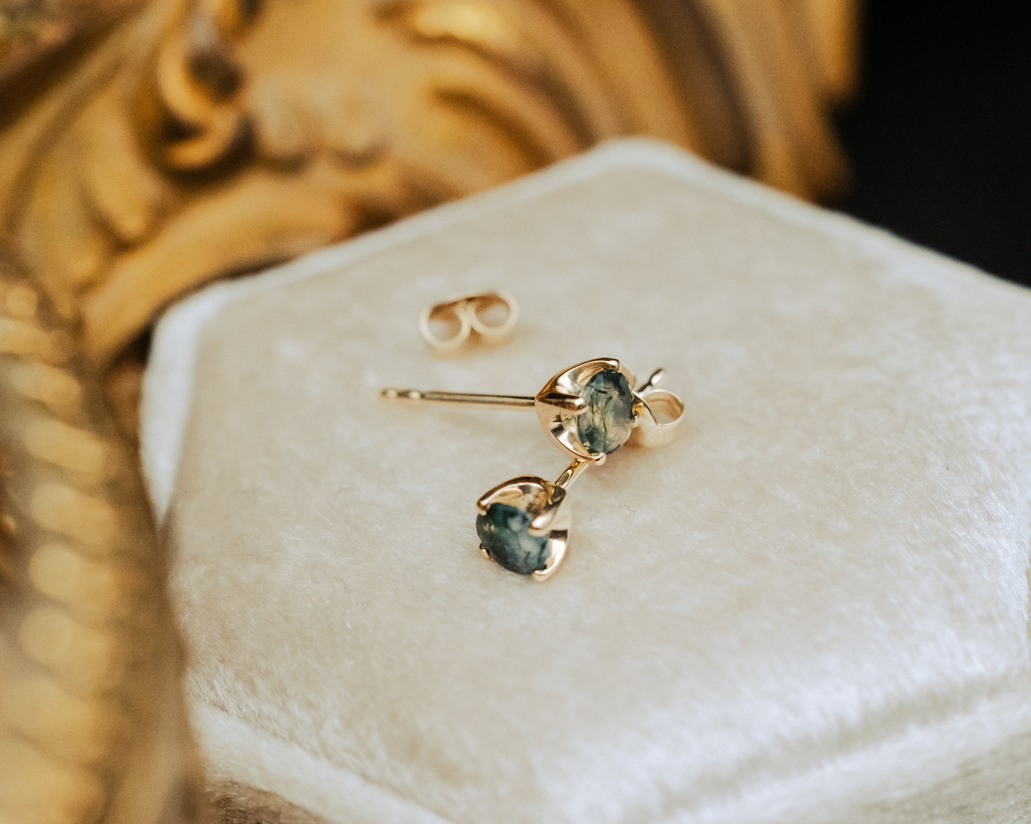 ROUND MOSS AGATE STUD EARRINGS IN 14K GOLD-4
