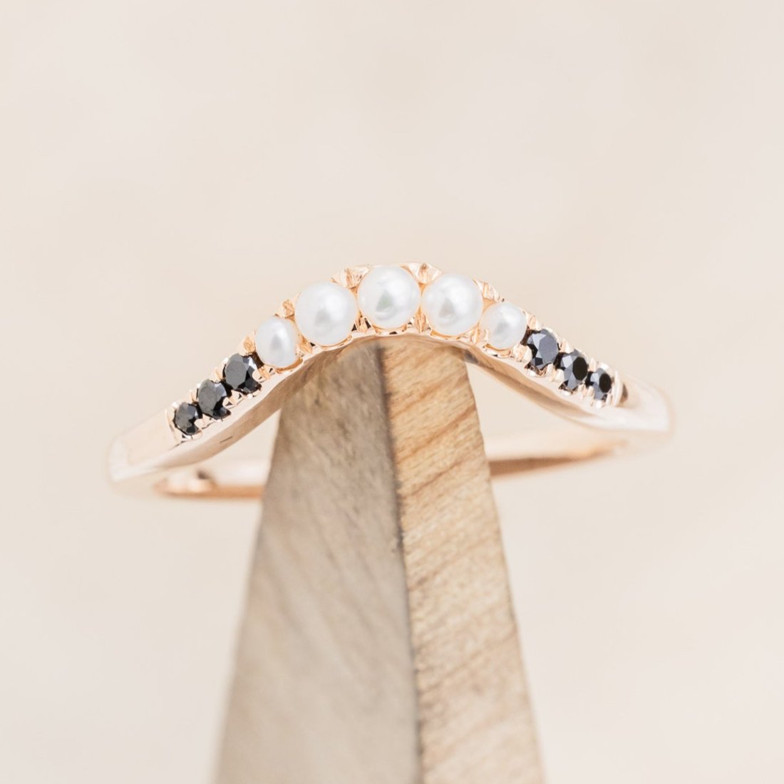 PEARL & BLACK DIAMOND TRACER ON 14K GOLD-1