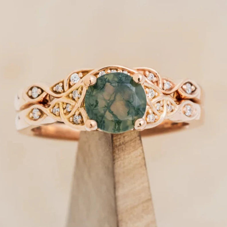 "AIFE" - CELTIC KNOT ENGAGEMENT RING WITH ROUND CENTER STONE-Staghead Designs