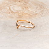 "MERA" - TRIANGLE STACKING BAND WITH CRUSHED ANTLER
