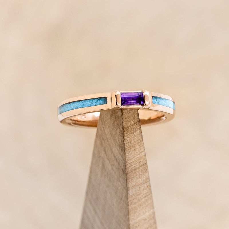 14K GOLD WEDDING BAND WITH AMETHYST CENTER STONE & TURQUOISE INLAYS - 14K ROSE GOLD - SIZE 4