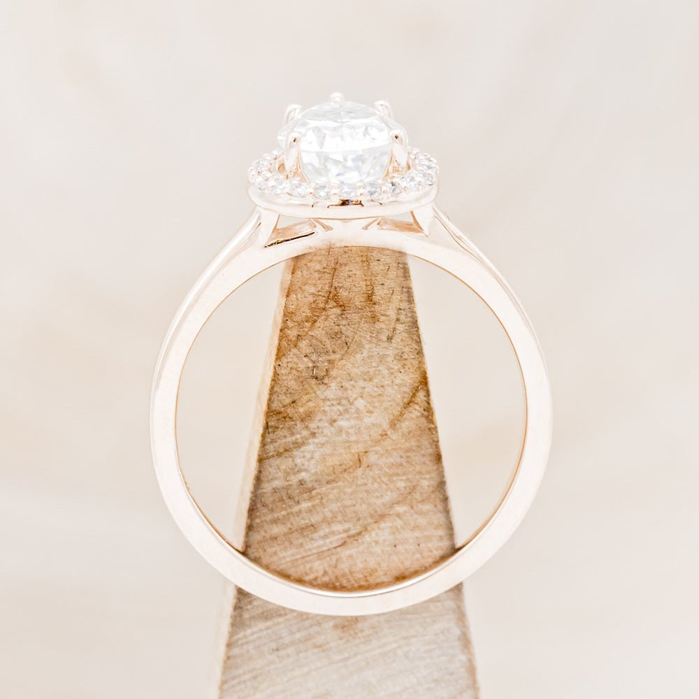 "CLARISS" - PEAR-SHAPED MOISSANITE ENGAGEMENT RING WITH DIAMOND HALO-12