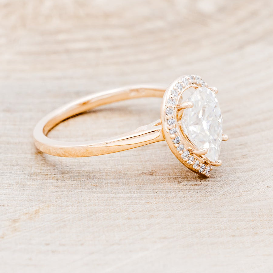 "CLARISS" - PEAR-SHAPED MOISSANITE ENGAGEMENT RING WITH DIAMOND HALO-8