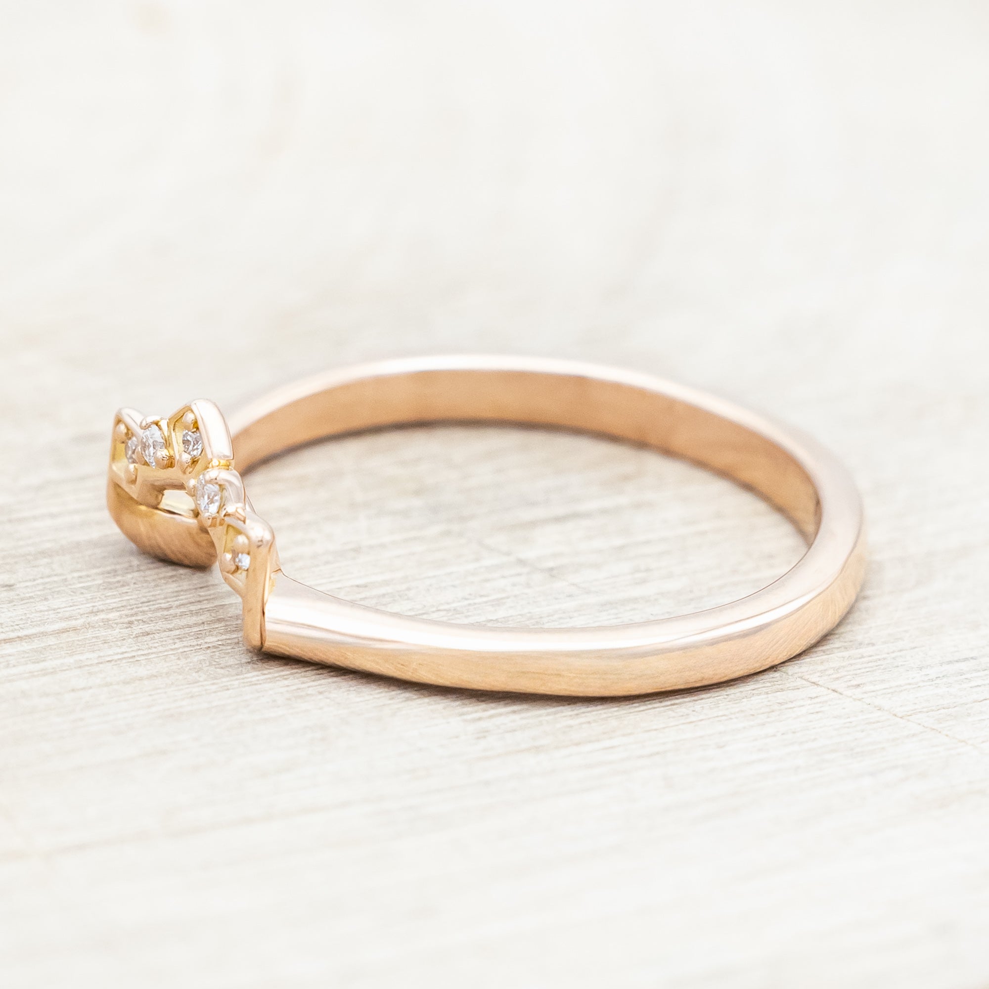 "CLEOPATRA" - 14K GOLD DIAMOND WEDDING BAND TRACER-Staghead Designs