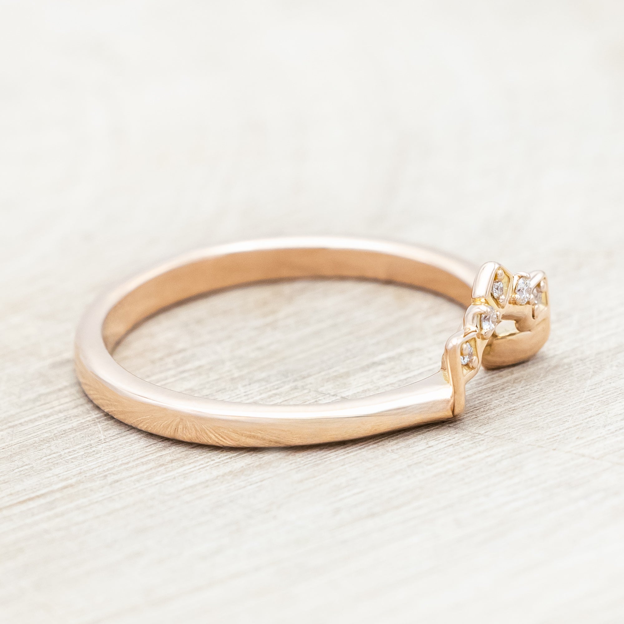 "CLEOPATRA" - 14K GOLD DIAMOND WEDDING BAND TRACER-Staghead Designs