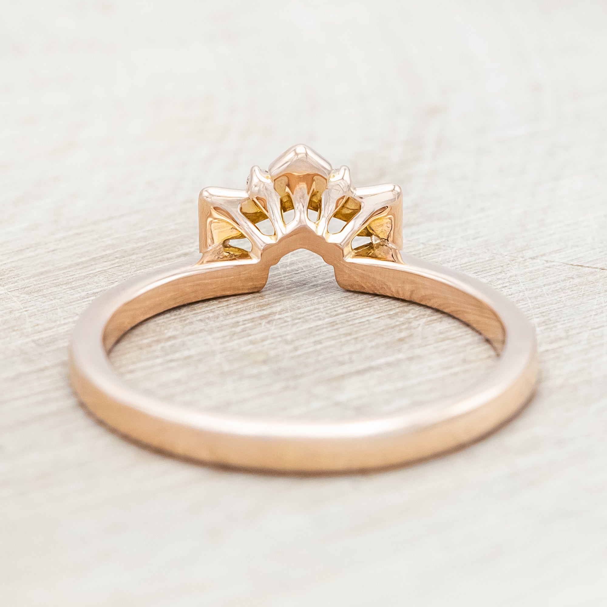 "CLEOPATRA" - 14K GOLD DIAMOND WEDDING BAND TRACER-Staghead Designs