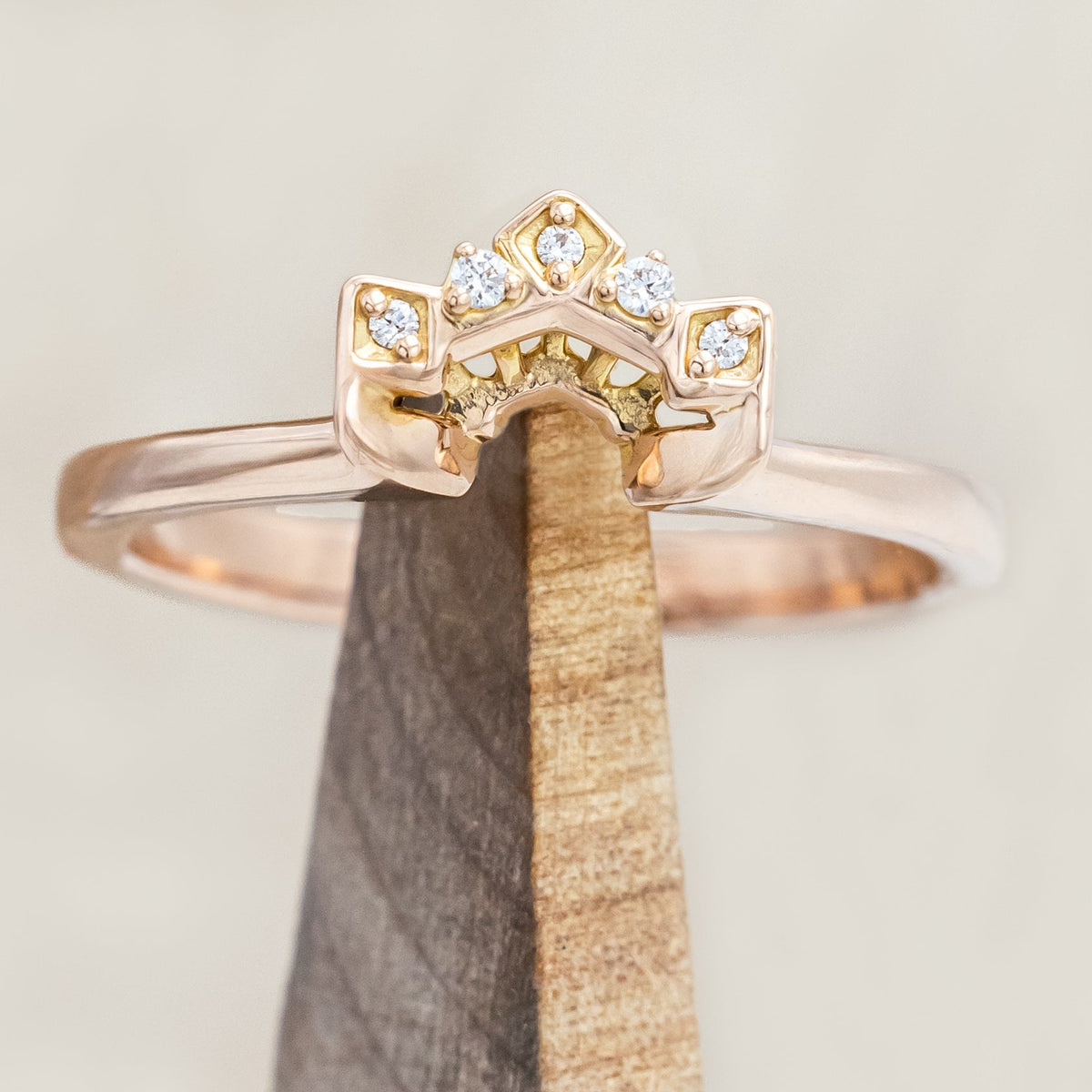 "CLEOPATRA" - 14K GOLD DIAMOND WEDDING BAND TRACER-Staghead Designs