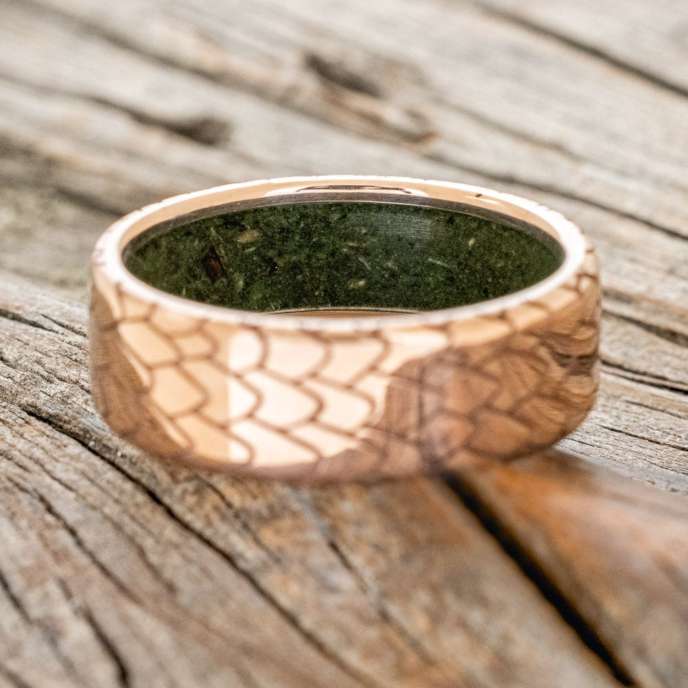 "ECHO" - DRAGON SCALE WEDDING RING FEATURING A MOSS LINED BAND-18