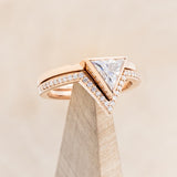 "JENNY FROM THE BLOCK" - MOISSANITE ENGAGEMENT RING WITH V-SHAPED DIAMOND TRACER - 14K ROSE GOLD - SIZE 6-1