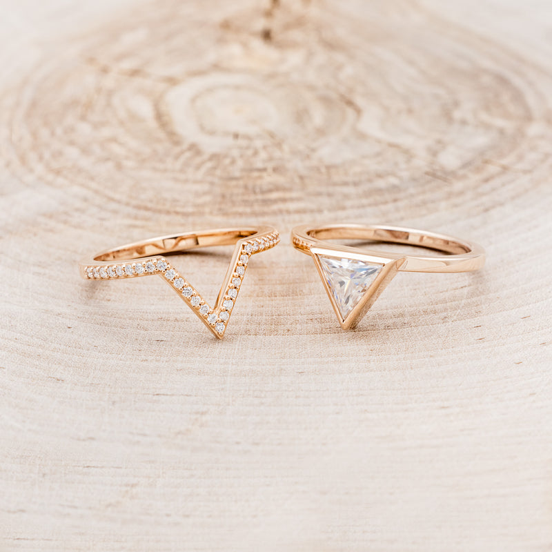 "JENNY FROM THE BLOCK" - MOISSANITE ENGAGEMENT RING WITH V-SHAPED DIAMOND TRACER - 14K ROSE GOLD - SIZE 6-4