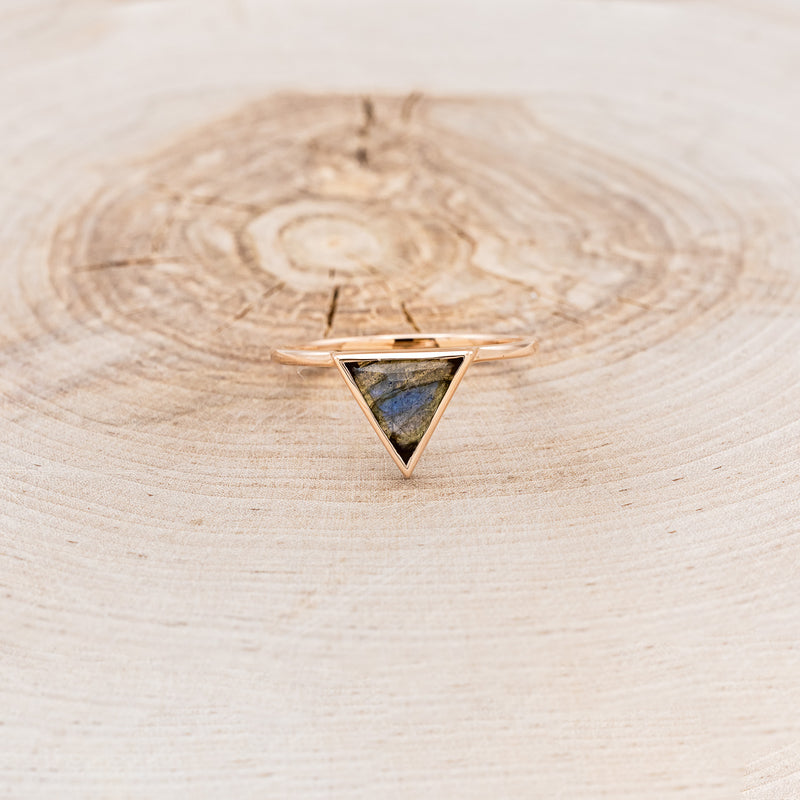 "JENNY FROM THE BLOCK" - TRIANGLE LABRADORITE ENGAGEMENT RING WITH V-SHAPED DIAMOND BAND