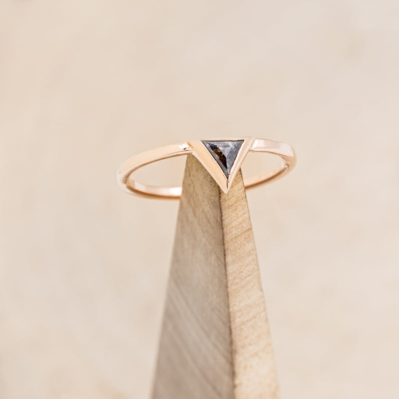 "JENNY FROM THE BLOCK" - TRIANGLE SALT & PEPPER DIAMOND ENGAGEMENT RING WITH GRANITE V-SHAPED TRACER