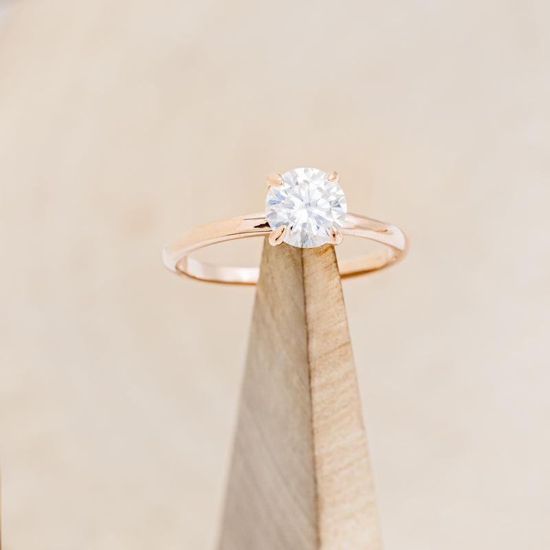 ROUND CUT MOISSANITE SOLITAIRE ENGAGEMENT RING