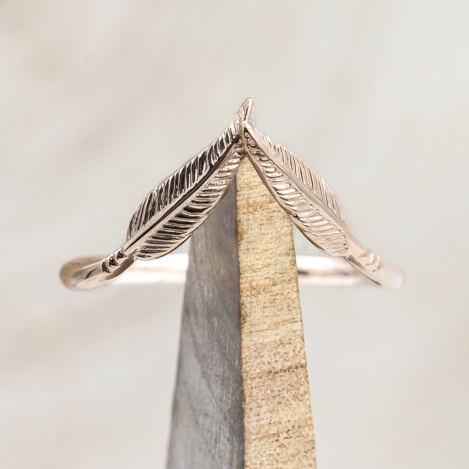 "Fala" - 14K gold feather-style tracer