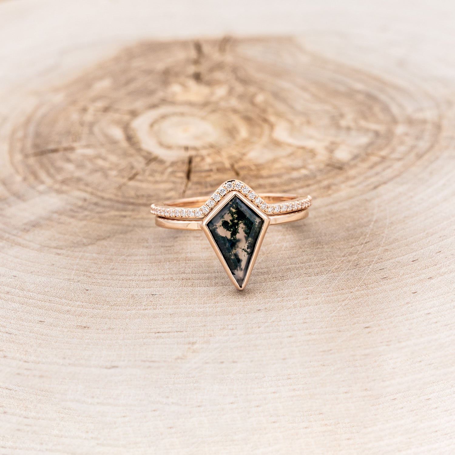 "WILLA" - KITE CUT MOSS AGATE SOLITAIRE ENGAGEMENT RING WITH DIAMOND TRACER-34