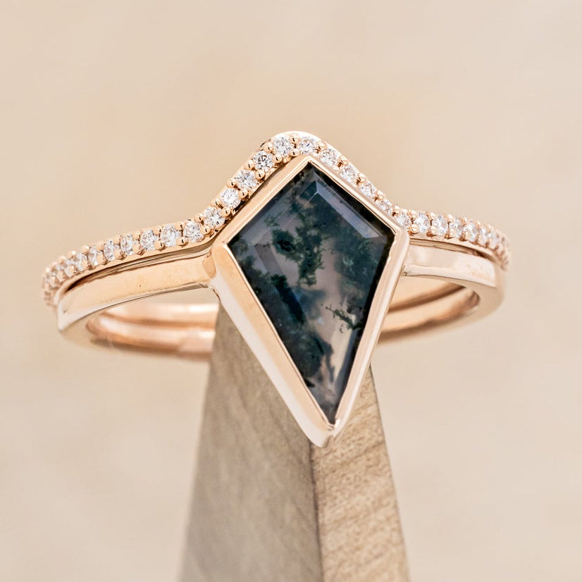 "WILLA" - KITE CUT MOSS AGATE SOLITAIRE ENGAGEMENT RING WITH DIAMOND TRACER-31