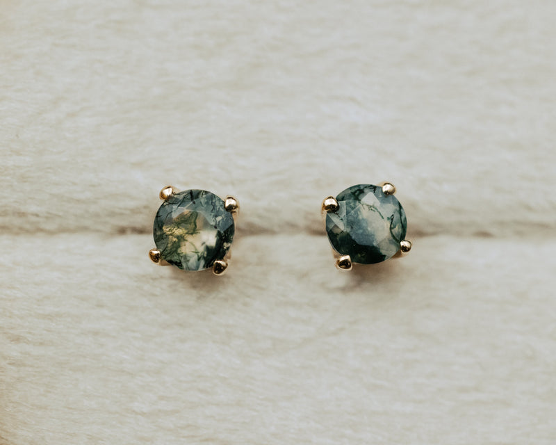 ROUND MOSS AGATE STUD EARRINGS IN 14K GOLD-1