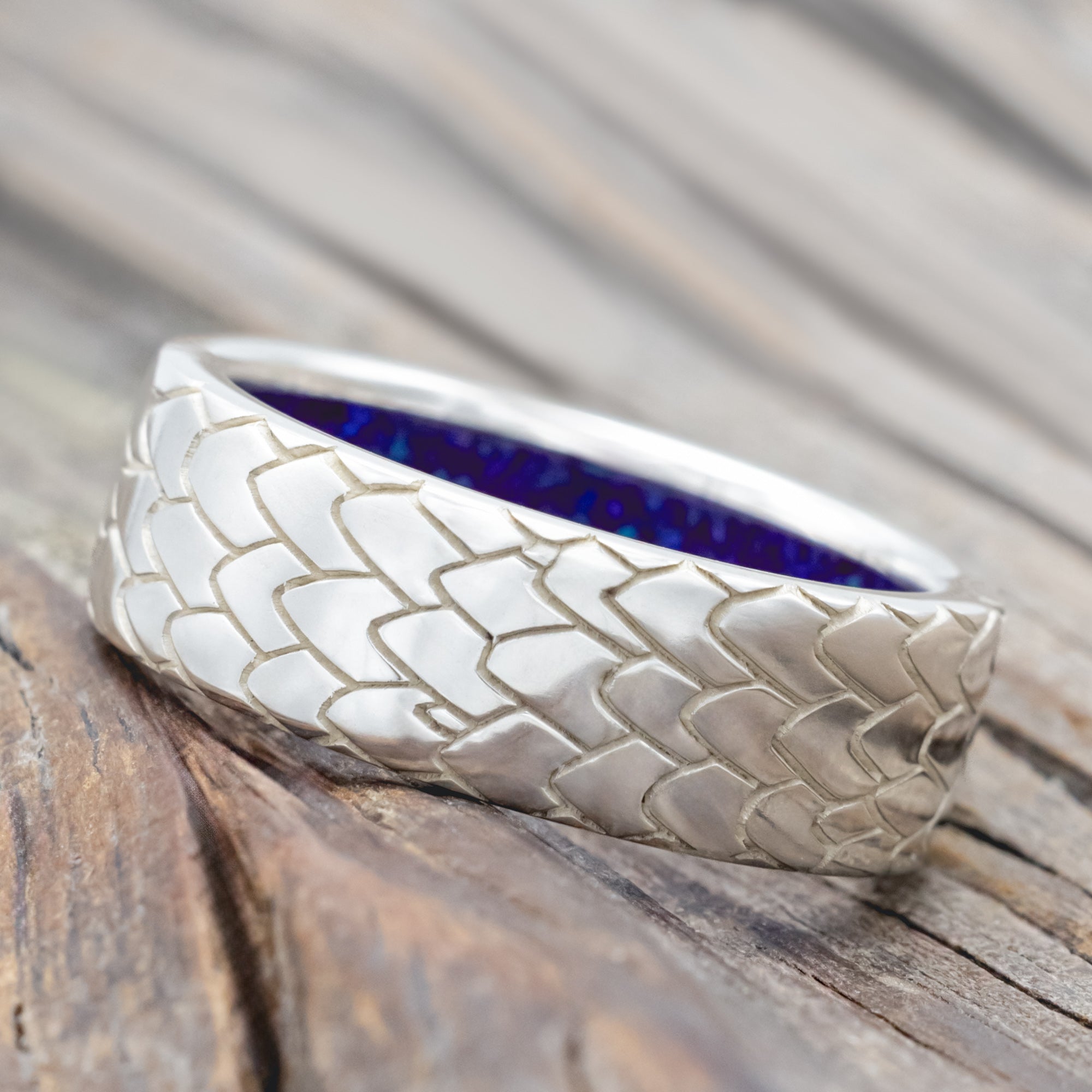 "ECHO" - DRAGON SCALE WEDDING RING FEATURING A STARBURST OPAL LINED BAND-Staghead Designs