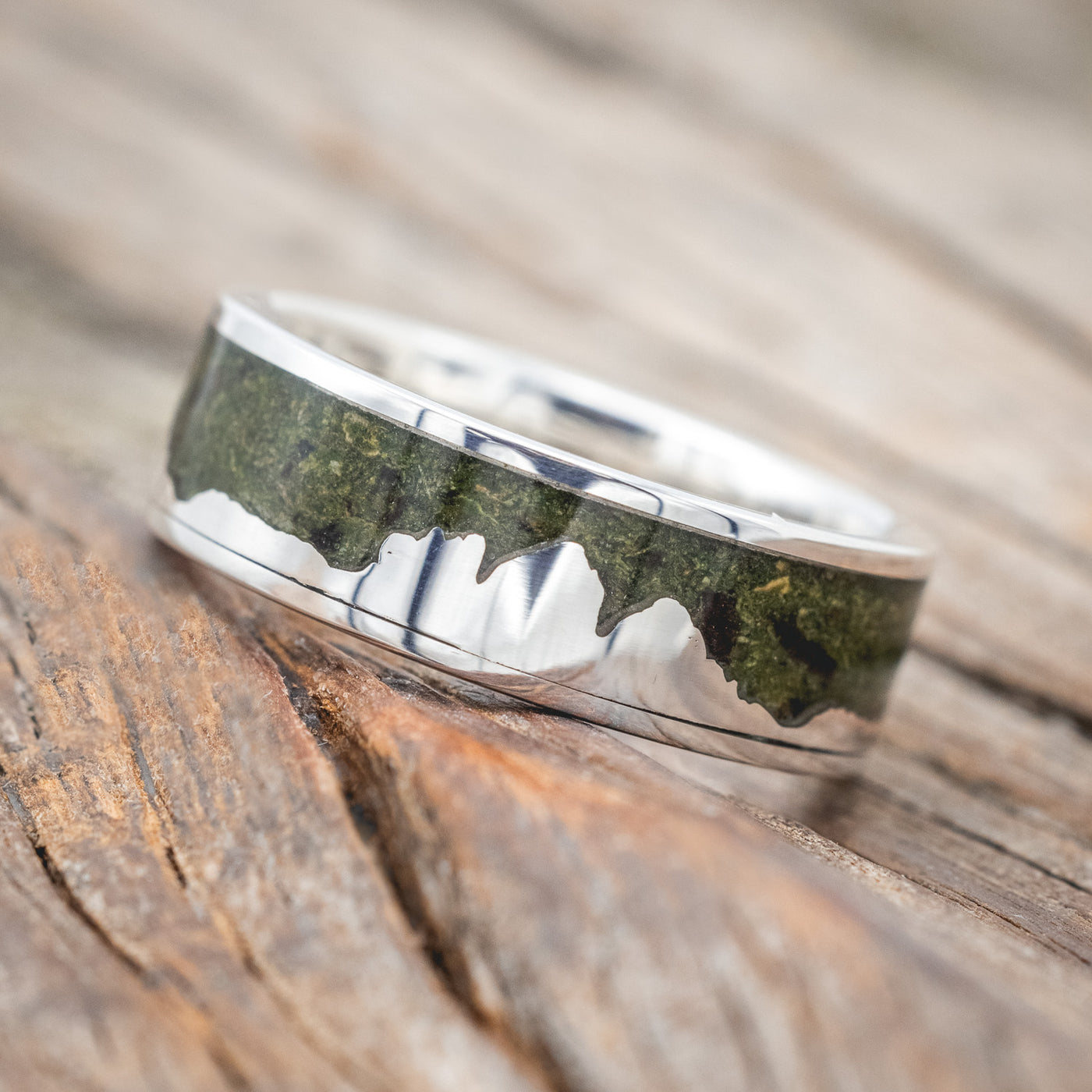 HELIOS MOSS WEDDING BAND FEATURING THE DOLOMITES MOUNTAIN RANGE