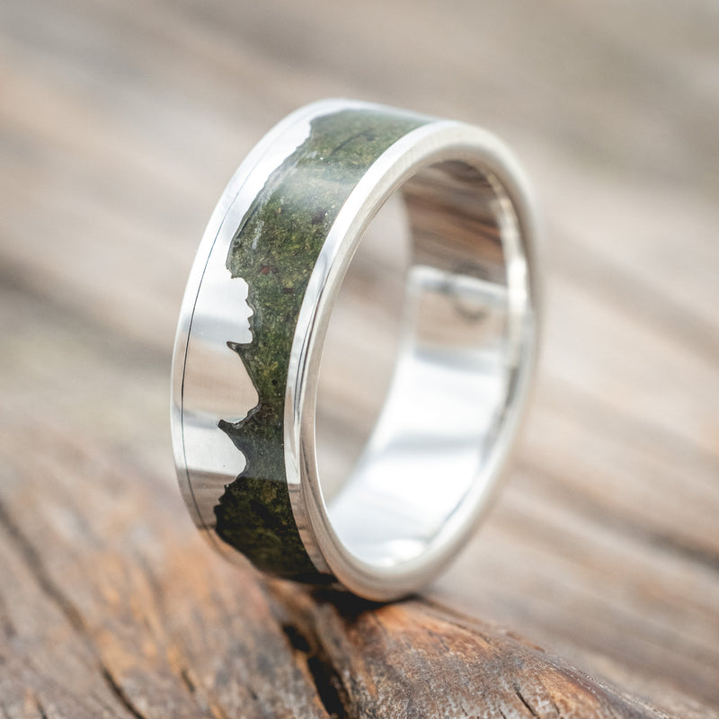 "HELIOS" - MOSS WEDDING BAND FEATURING THE DOLOMITES MOUNTAIN RANGE