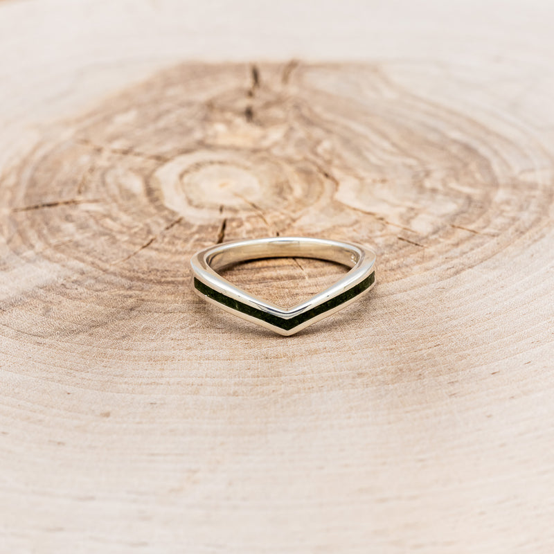 "KIDA" - V-SHAPE STACKING WEDDING BAND WITH MOSS INLAY-4