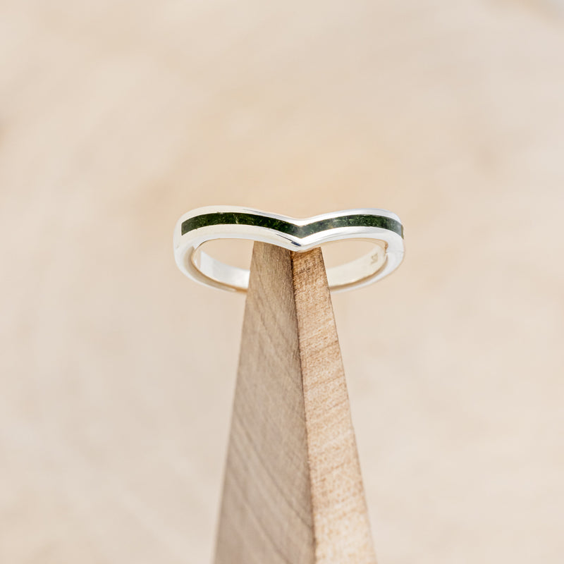 "KIDA" - V-SHAPE STACKING WEDDING BAND WITH MOSS INLAY-1