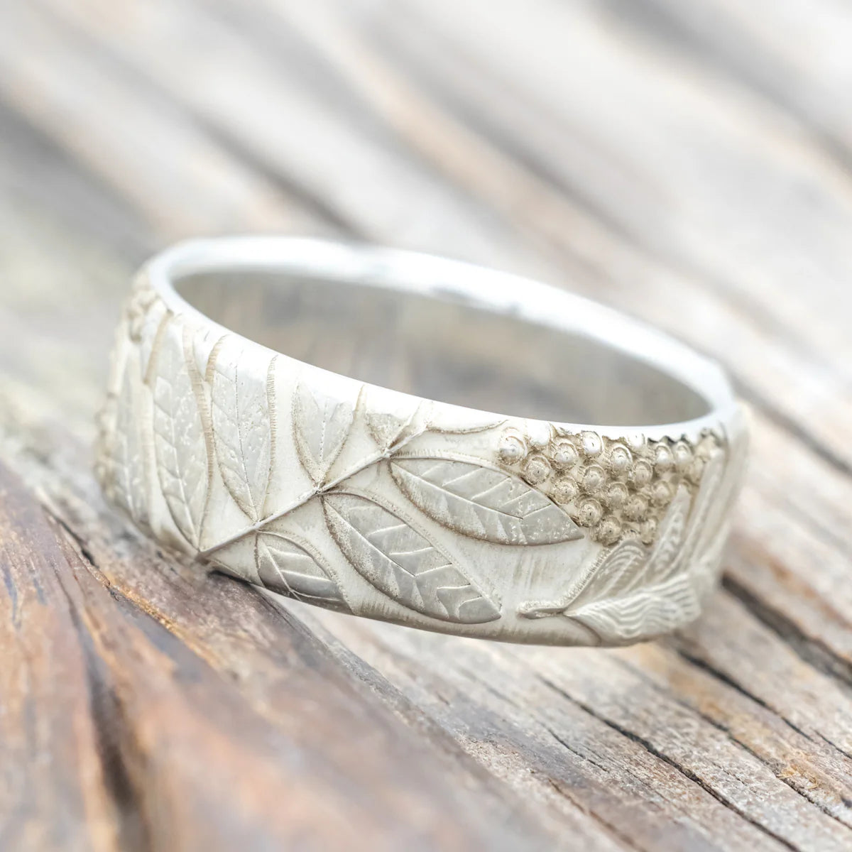 "Oak" - 3D Engraved Forest-Inspired Wedding Band - Silver (8mm) - Size 9 1/4