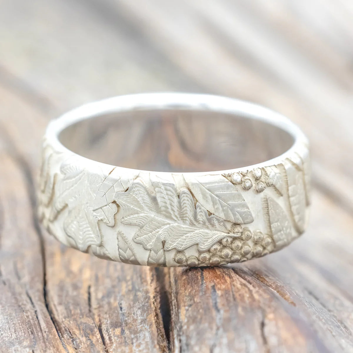 "Oak" - 3D Engraved Forest-Inspired Wedding Band - Silver (8mm) - Size 9 1/4