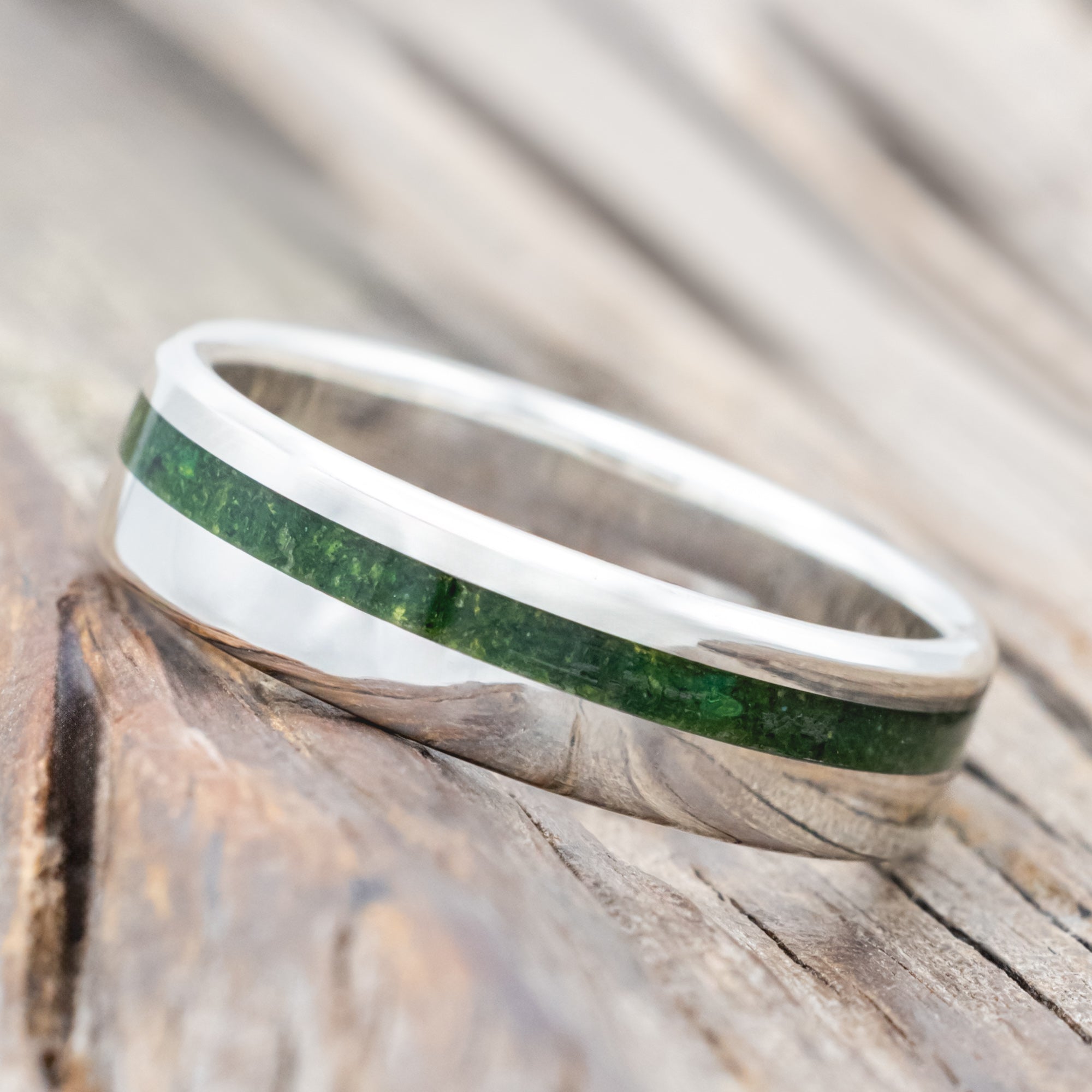 "VERTIGO" - WEDDING BAND WITH NATURAL MOSS INLAY-Staghead Designs