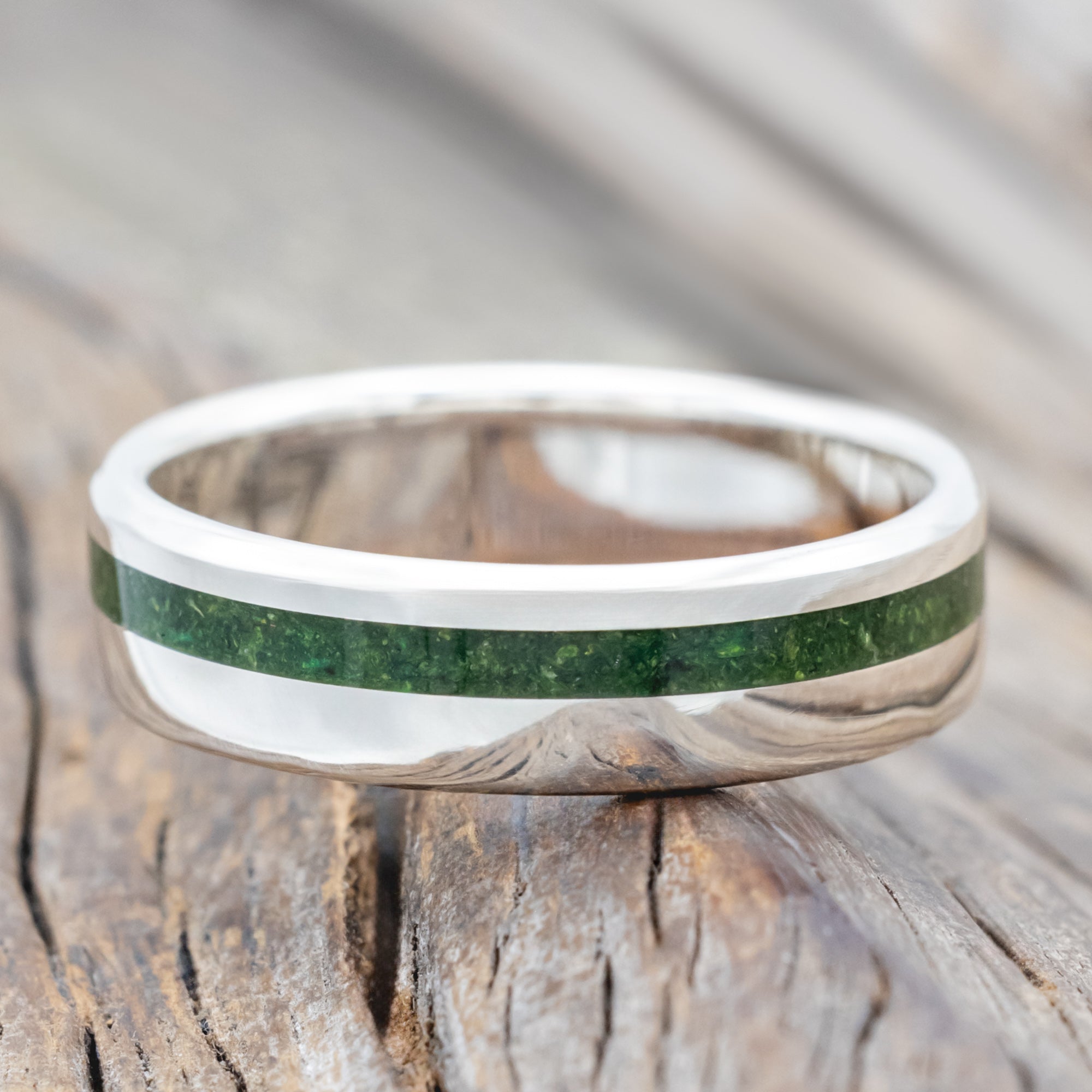 "VERTIGO" - WEDDING BAND WITH NATURAL MOSS INLAY-Staghead Designs