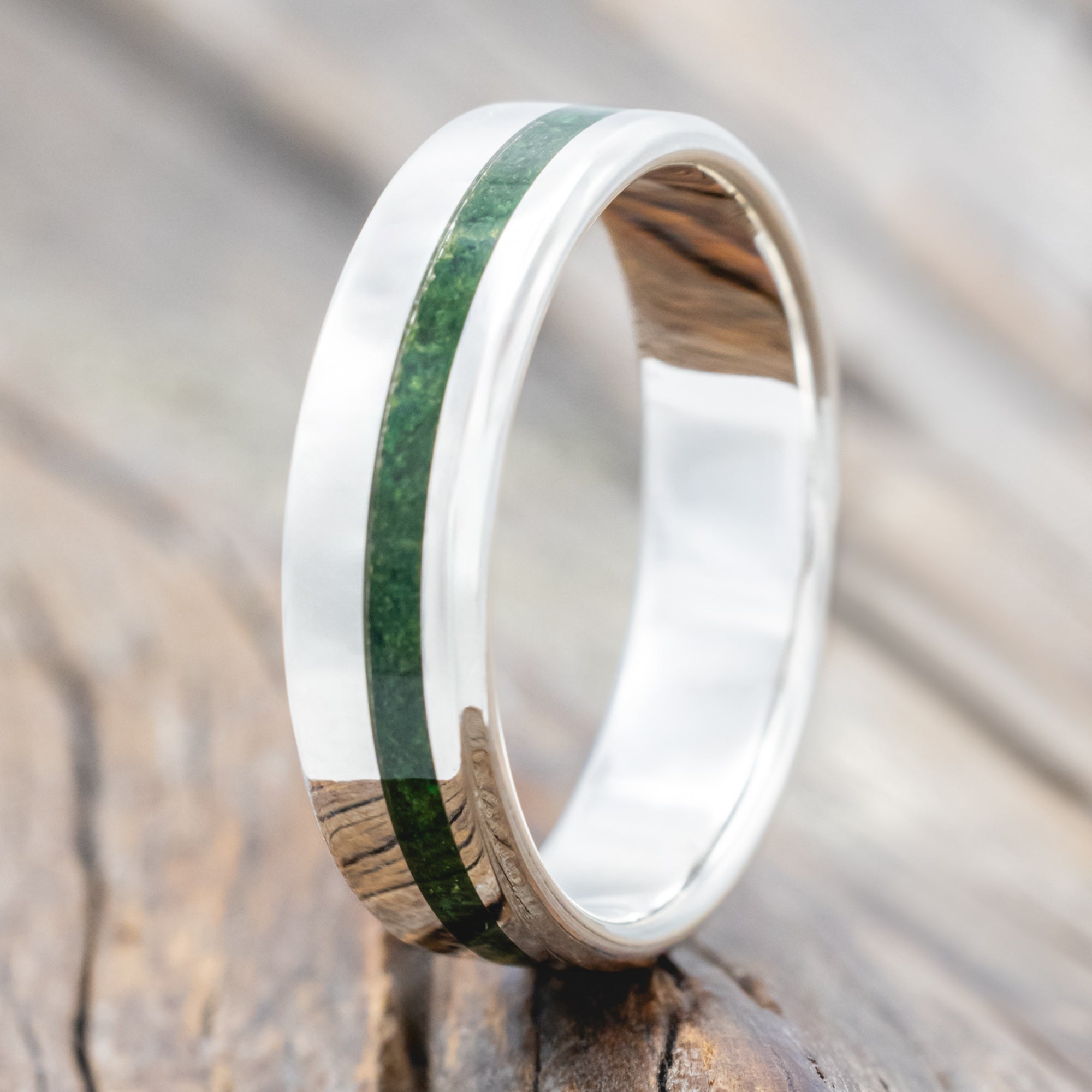 "VERTIGO" - WEDDING BAND WITH NATURAL MOSS INLAY-Staghead Designs