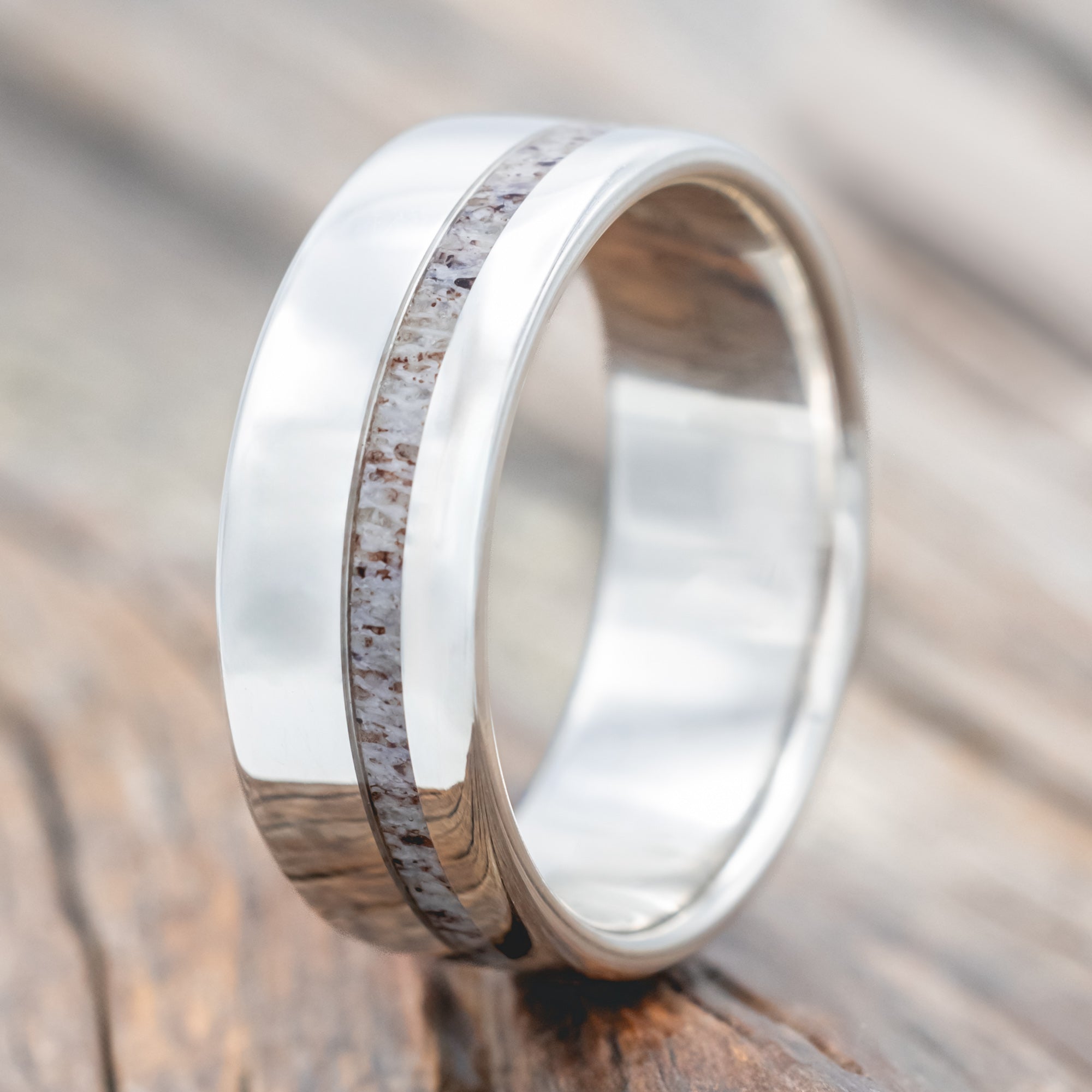 "VERTIGO" - WEDDING BAND WITH SINGLE INLAY