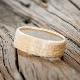 HAMMERED ANTLER LINED WEDDING RING - 14K YELLOW GOLD - SIZE 13 1/4-4