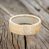 HAMMERED ANTLER LINED WEDDING RING - 14K YELLOW GOLD - SIZE 13 1/4-5