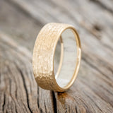 HAMMERED ANTLER LINED WEDDING RING - 14K YELLOW GOLD - SIZE 13 1/4-1