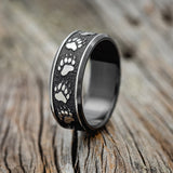 "LEGACY"- CHANNEL EMBOSSED BEAR PAWS WEDDING BAND - SIZE 10-1