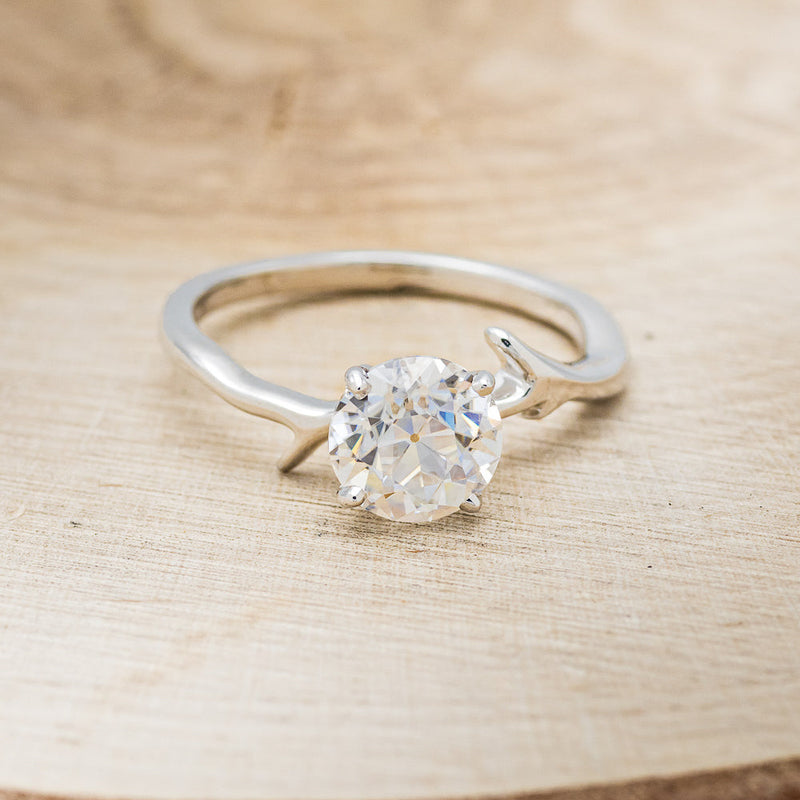 "ARTEMIS" - ROUND MOISSANITE ENGAGEMENT RING-10