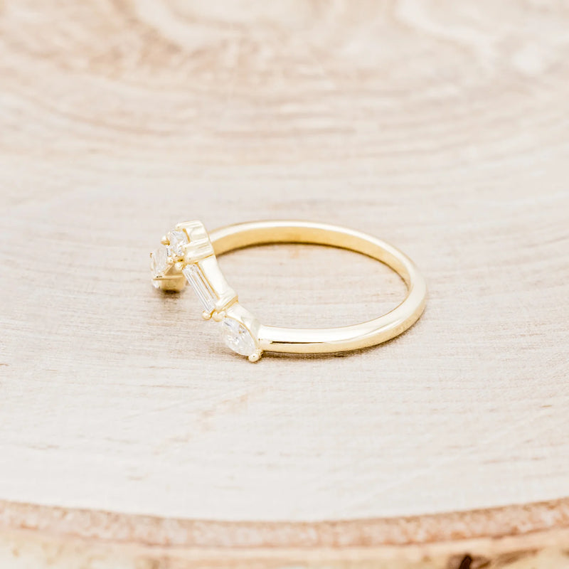 "MELODY" - V-SHAPED TRACER WITH DIAMONDS - 14K YELLOW GOLD - SIZE 5 3/4-2