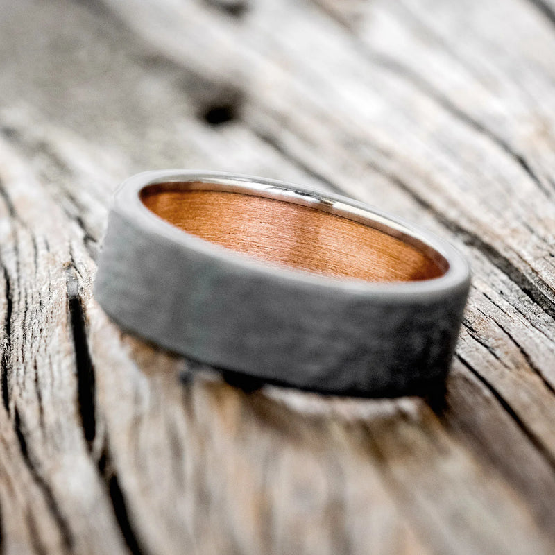 RUSTIC COPPER LINED WEDDING RING WITH HAMMERED FINISH - BLACK ZIRCONIUM - SIZE 9-3