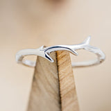 "ARTEMIS" - ANTLER STYLE STACKING BAND - 14K WHITE GOLD - SIZE 4 1/2-1