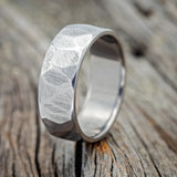 FACETED TITANIUM RING WITH TEXTURED FINISH (6MM) - WEDDING BAND - SIZE 7-1