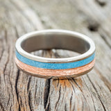 "FLYNN" - TURQUOISE & A HAMMERED 14K GOLD INLAY WEDDING BAND - TITANIUM (6MM) - SIZE 9 1/2