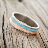 "FLYNN" - TURQUOISE & A HAMMERED 14K GOLD INLAY WEDDING BAND - TITANIUM (6MM) - SIZE 9 1/2