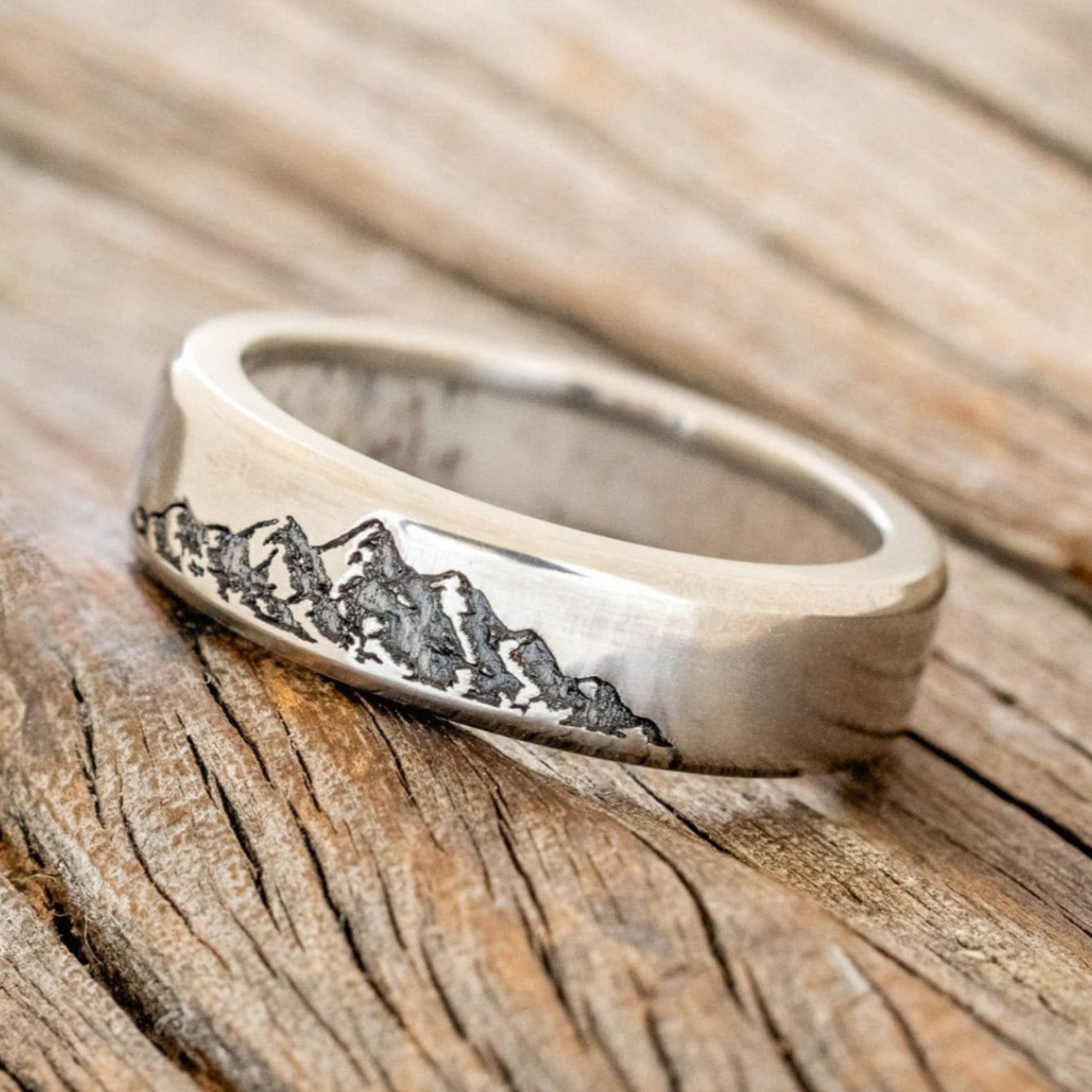 MOUNTAIN ENGRAVED WEDDING BAND WITH LINING-Staghead Designs
