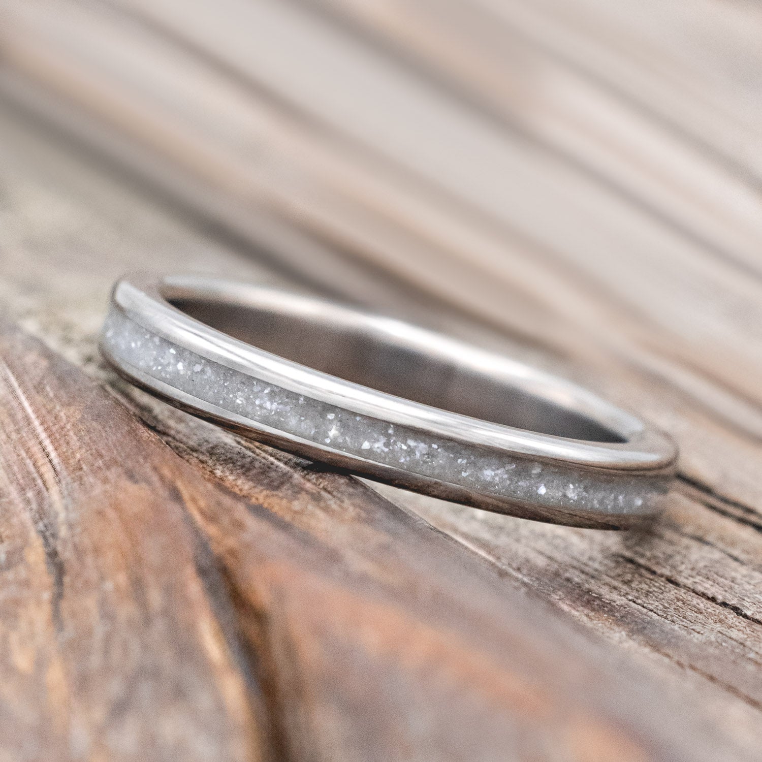 "Eterna" - wedding band with diamond dust inlay