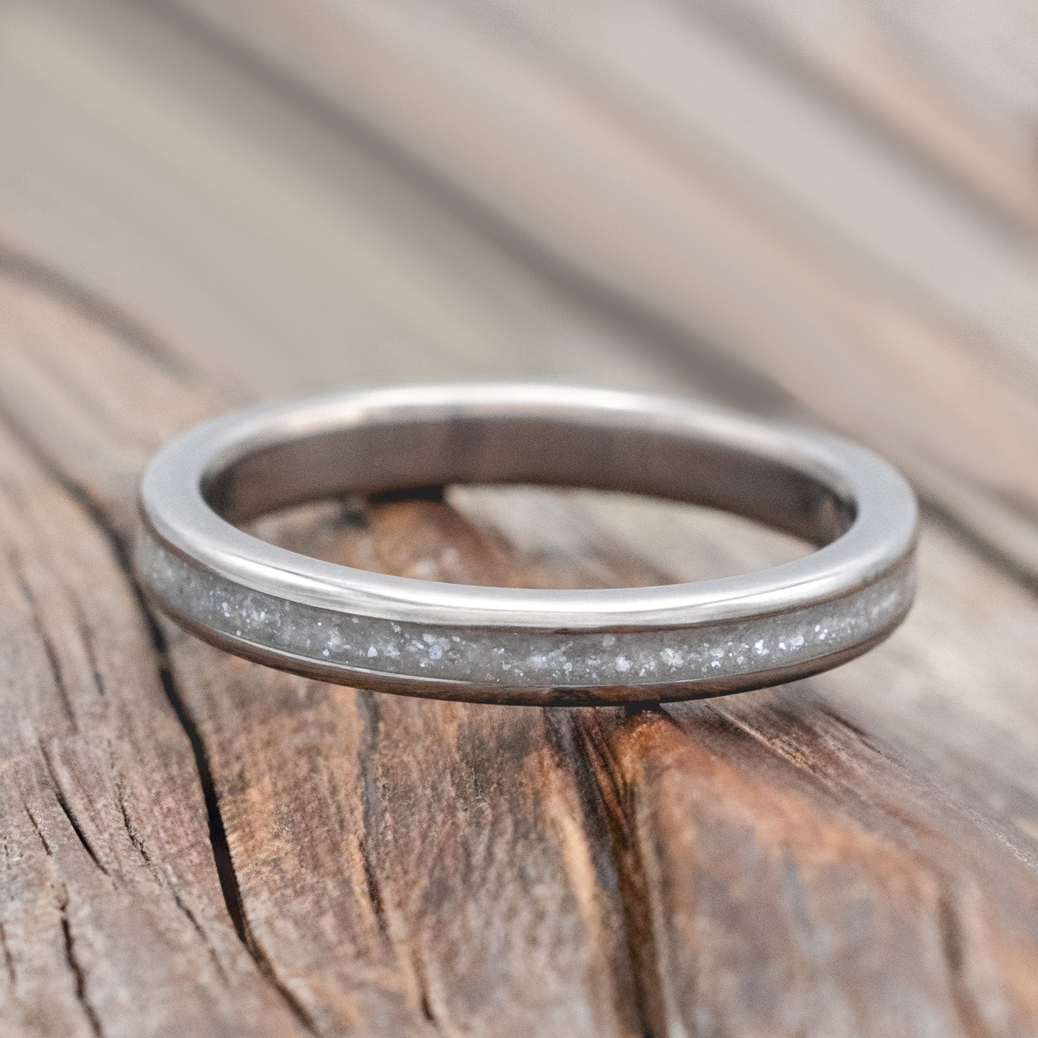 "Eterna" - wedding band with diamond dust inlay
